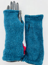 Load image into Gallery viewer, Felt Design Fingerless gloves (Teal)
