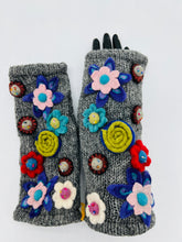 Load image into Gallery viewer, Felt Design Fingerless gloves (Medium Grey)
