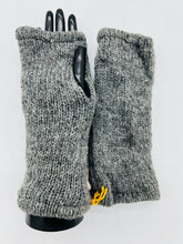 Load image into Gallery viewer, Felt Design Fingerless gloves (Medium Grey)
