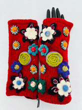 Load image into Gallery viewer, Felt Design Fingerless gloves (Red)
