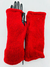 Load image into Gallery viewer, Felt Design Fingerless gloves (Red)
