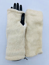 Load image into Gallery viewer, Felt Design Fingerless gloves (White)
