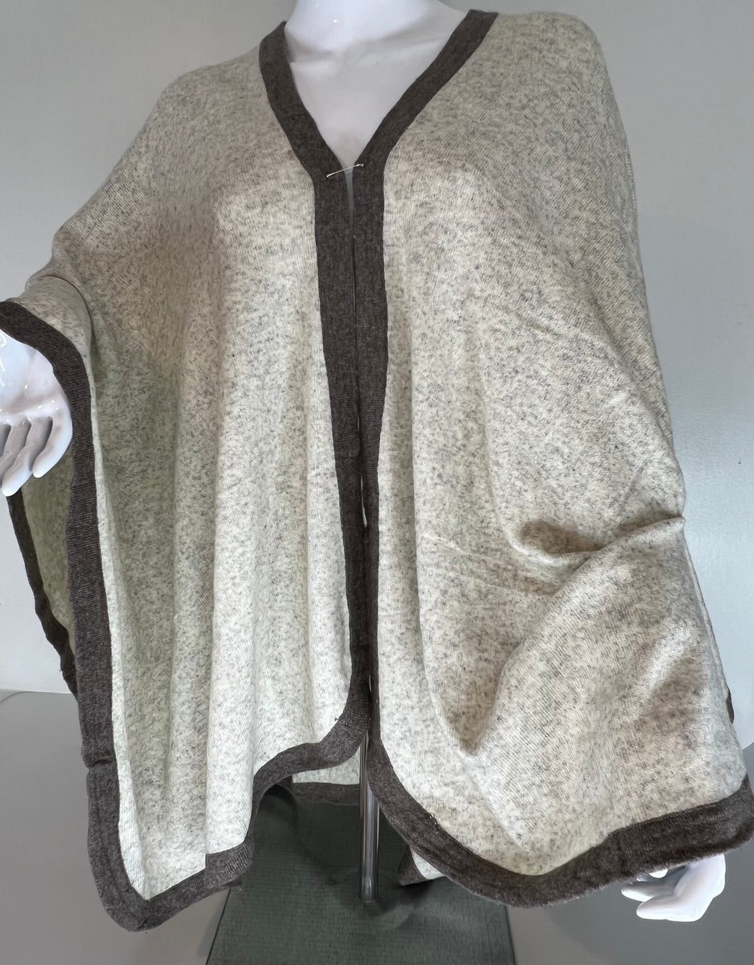 Cashmere Cape (Light Grey) CC05