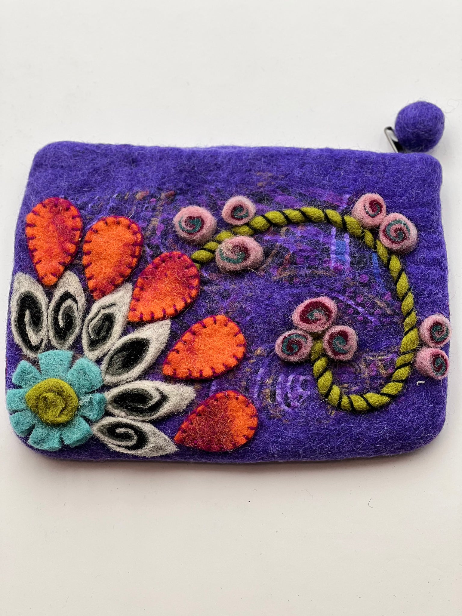 PURSE MADE OF WOOL FELT WITH ZIPPER/p pROUND SHAPE WITH
