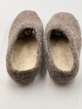 Load image into Gallery viewer, Felted slipper (Brown) FS08
