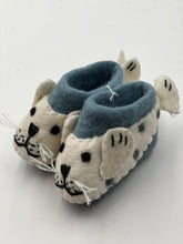 Load image into Gallery viewer, Felted tiny kids (Blue &amp; White) FS15
