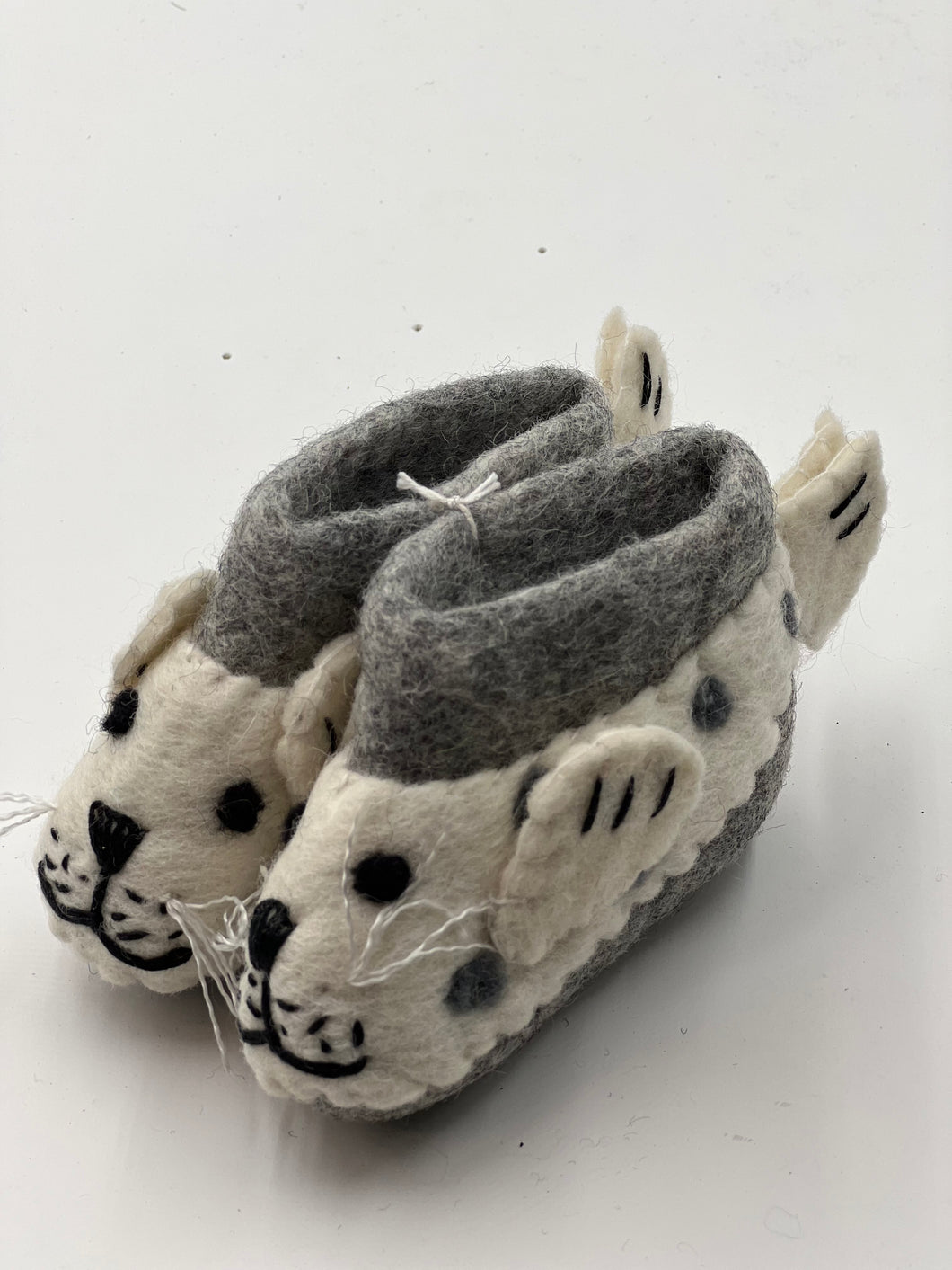 Felt tiny kids shoes (Grey & white) FS17